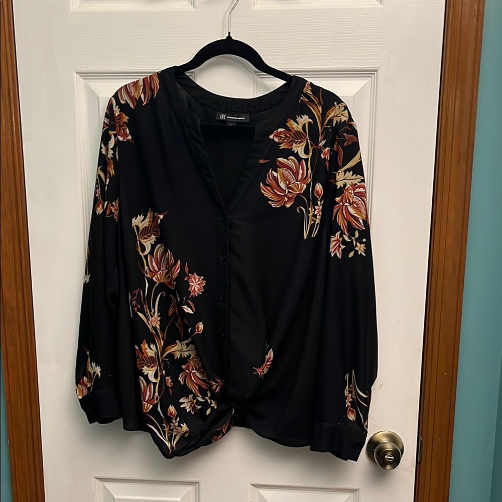 Size 2X Floral Black Tie-Front Blouse INC
